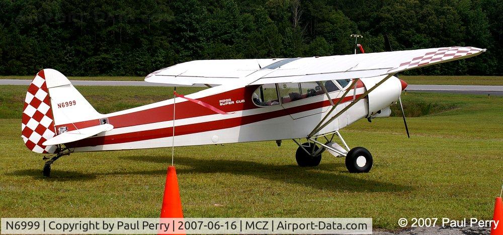 N6999, 1970 Piper PA-18-150 Super Cub C/N 18-8881, Not long before she is swarmed with people