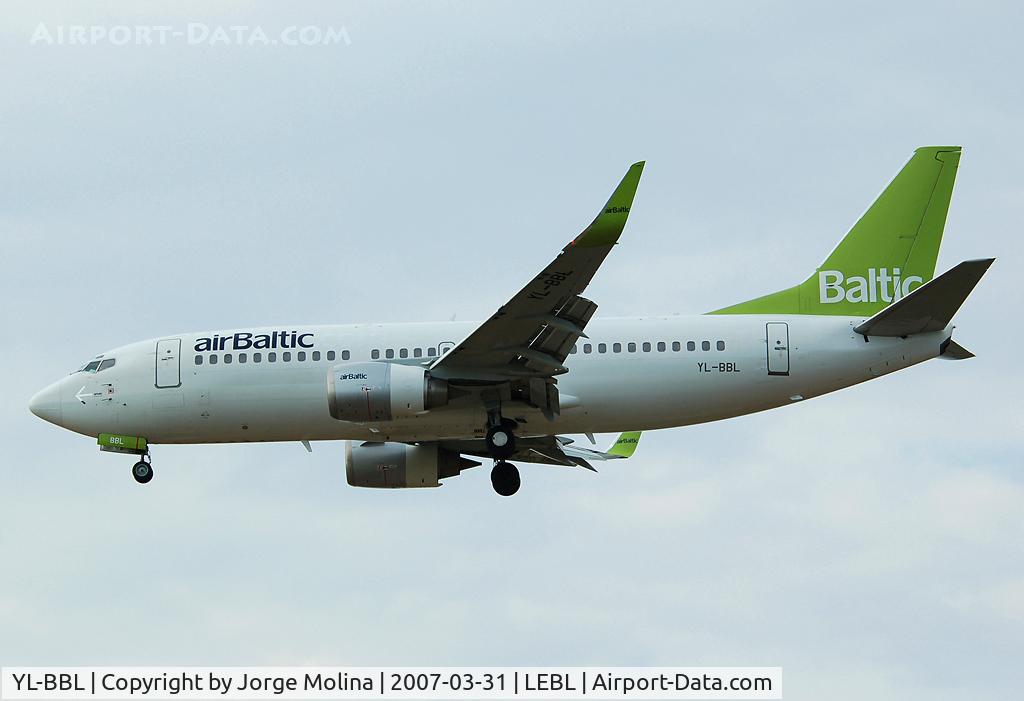 YL-BBL, 1998 Boeing 737-33V C/N 29334, Clear to land RWY 25R.