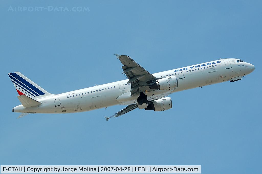 F-GTAH, 1999 Airbus A321-211 C/N 1133, Taking off RWY 07R.