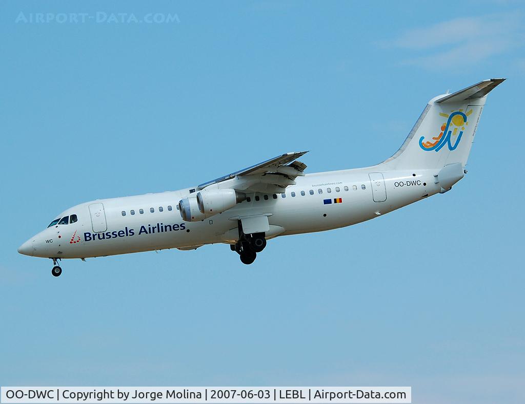 OO-DWC, 1998 British Aerospace Avro 146-RJ100 C/N E3322, Jumbolino on final RWY 25R.