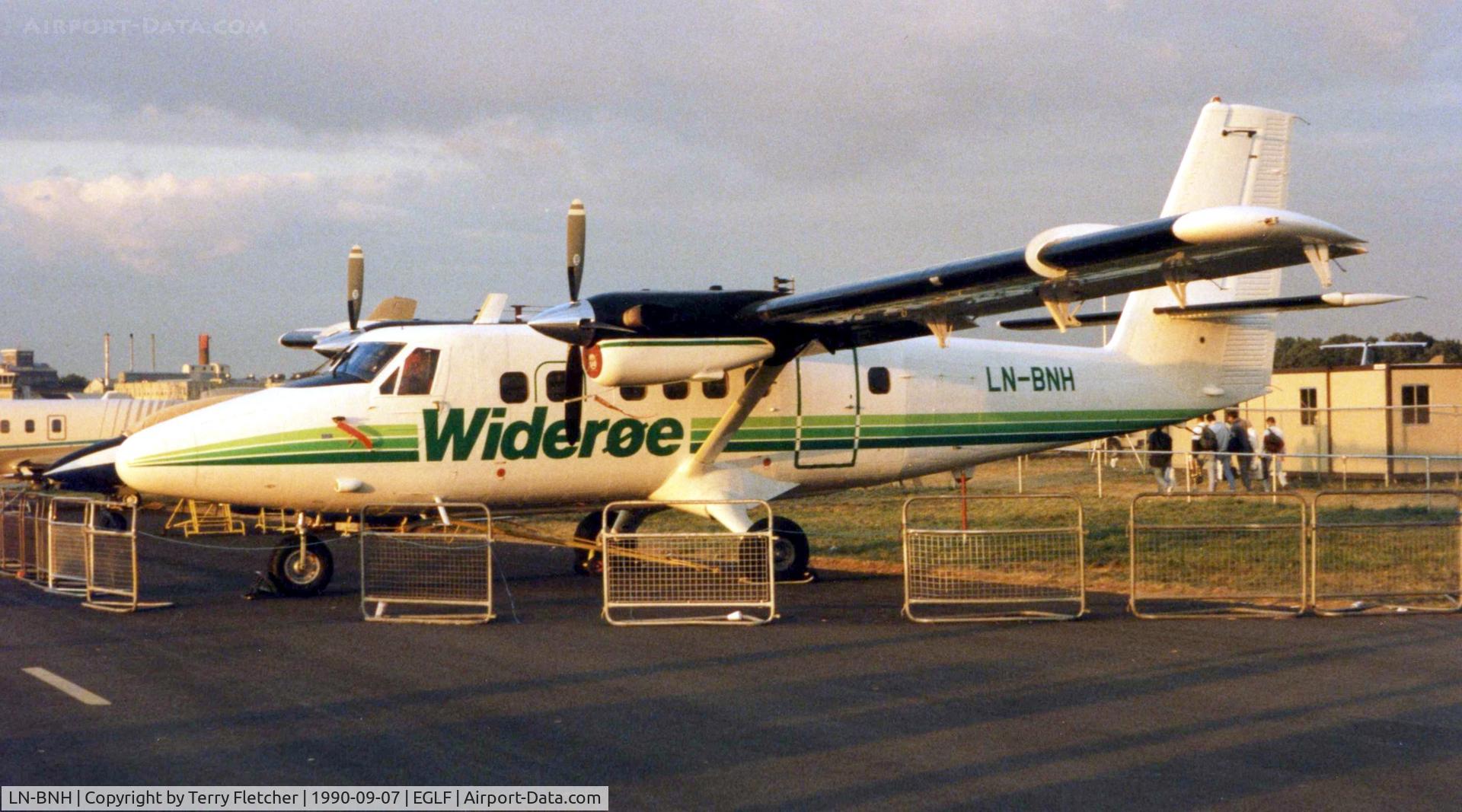 LN-BNH, 1979 De Havilland Canada DHC-6-300 Twin Otter C/N 624, DHC6 Twin Otter c/n 624 in Wideroe colours at Farnborough Show 1990