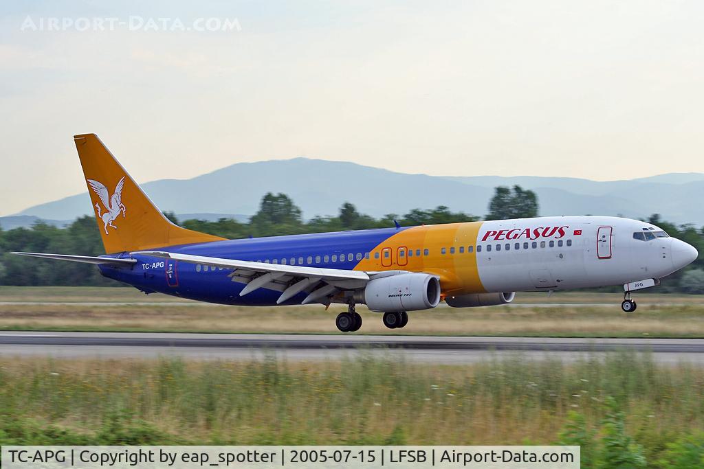 TC-APG, 1999 Boeing 737-82R C/N 29329, landing on rwy 16