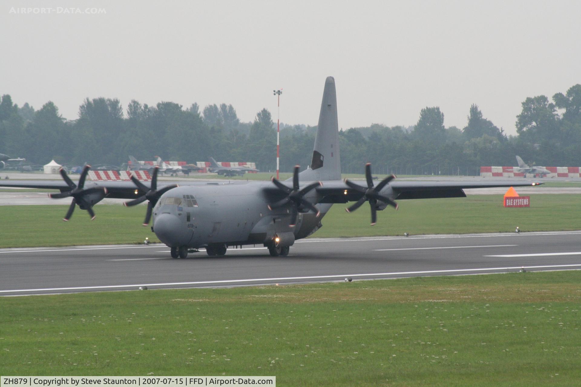 ZH879, 1998 Lockheed Martin C-130J-30 Hercules C.4 C/N 382-5463, Royal International Air Tattoo 2007