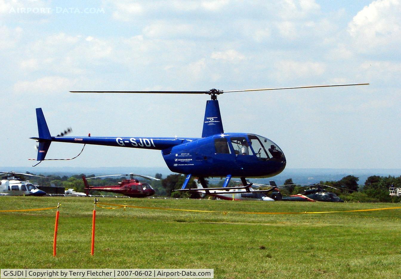G-SJDI, 1999 Robinson R44 Astro C/N 0626, Helicopters arrive at the temporary Heliport on 2007 Epsom Derby Day (Horse racing)
