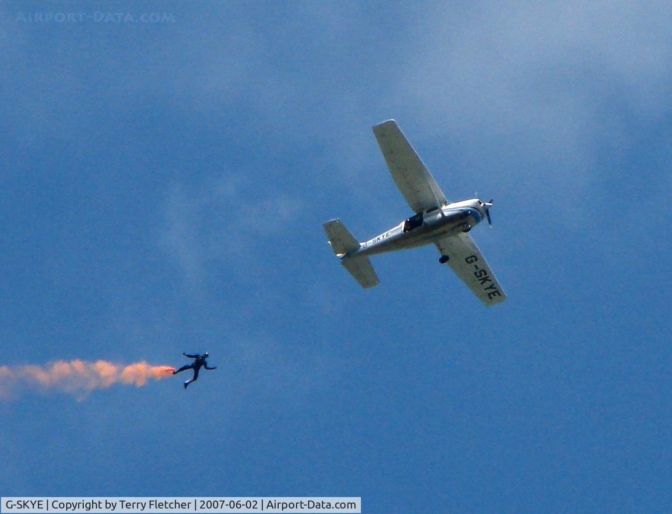 G-SKYE, 1978 Cessna TU206G Turbo Stationair Turbo Stationair C/N U206-04568, Parachutists jump from G-SKYE overhead Epsom Racecourse on 2007 Derby Day
