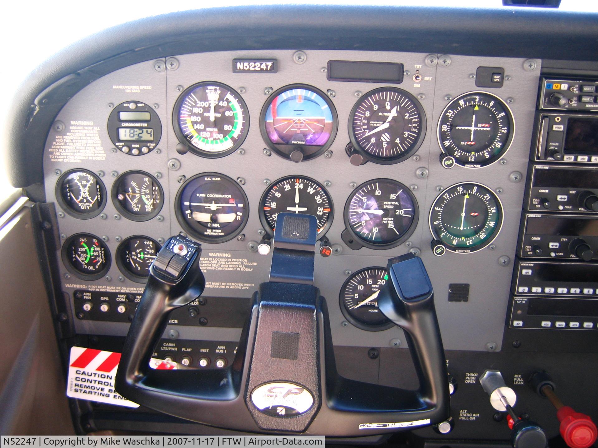 N52247, 2002 Cessna 172S C/N 172S9147, Cessna 172 N52247 Cockpit