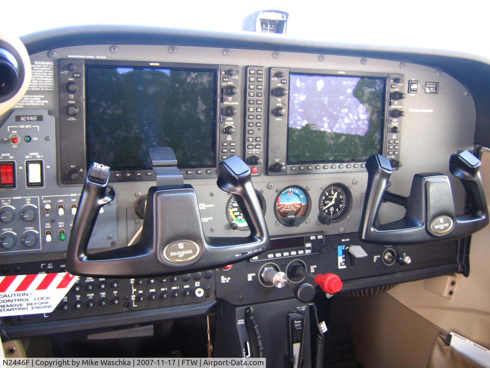N2446F, 2006 Cessna 172S C/N 172S10116, Cessna 172 N2446F Cockpit