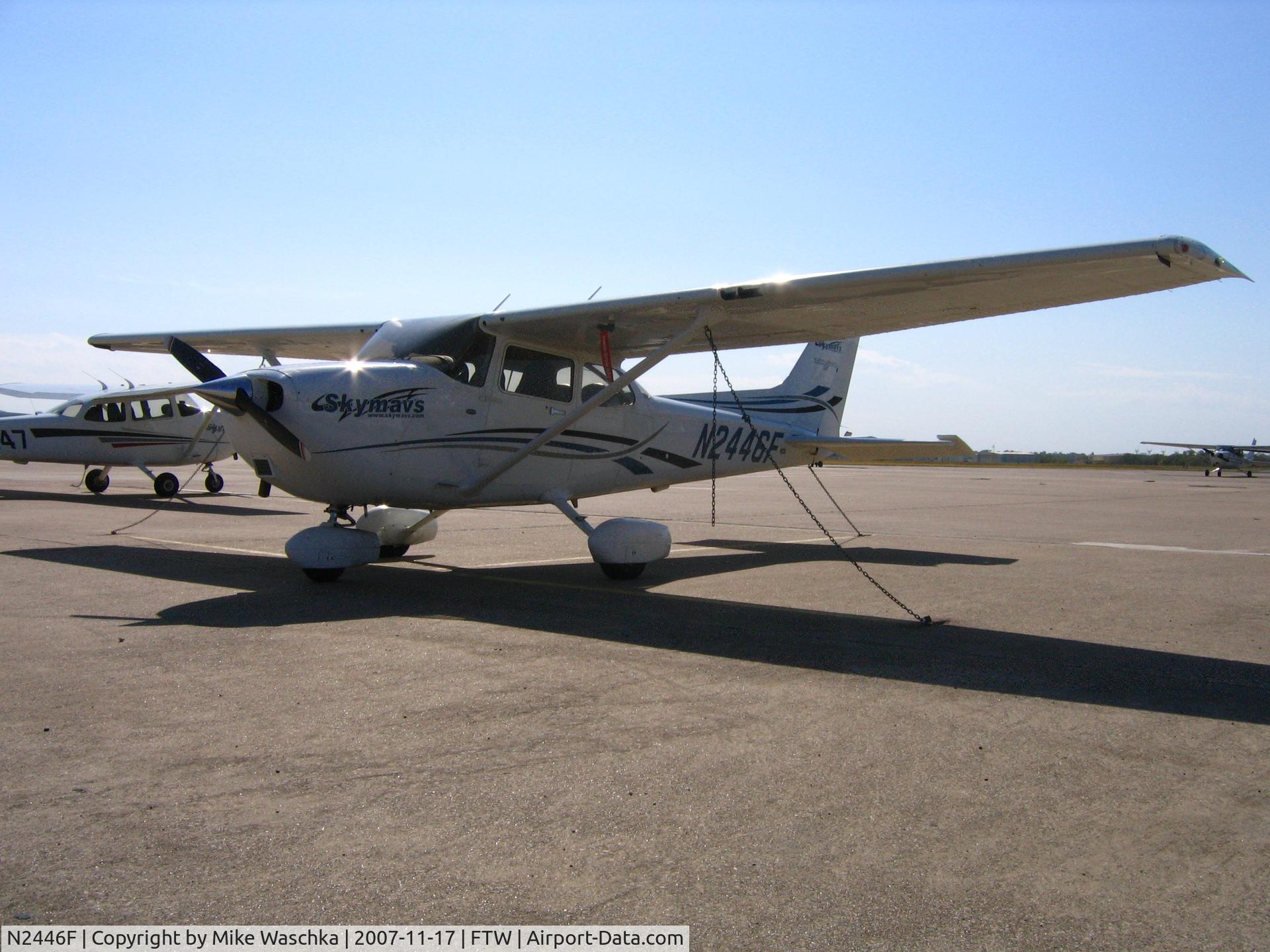 N2446F, 2006 Cessna 172S C/N 172S10116, Cessna 172 N2446F at FTW