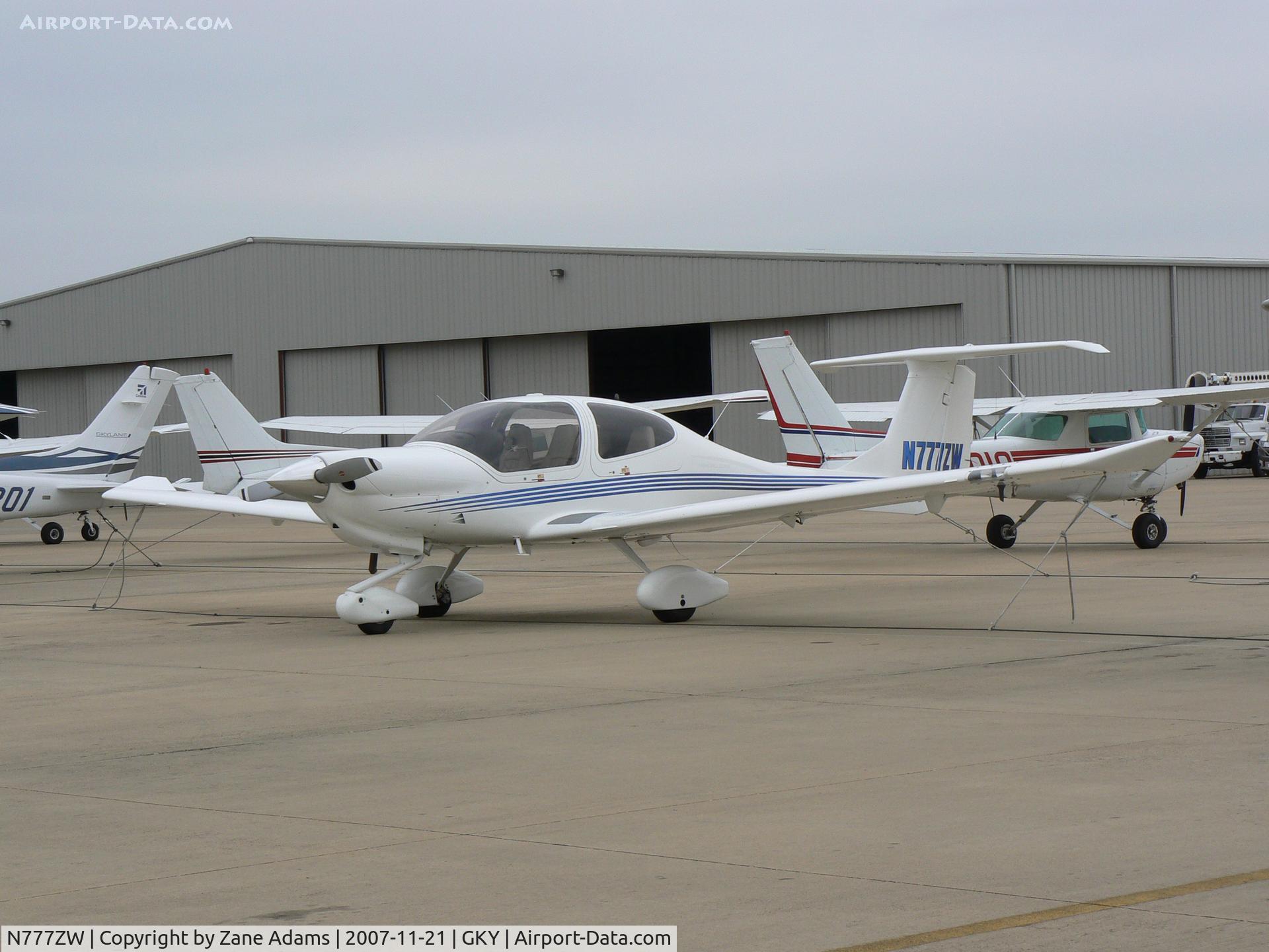 N777ZW, 2004 Diamond DA-40 Diamond Star C/N 40.366, On the ramp at Arlington Municipal