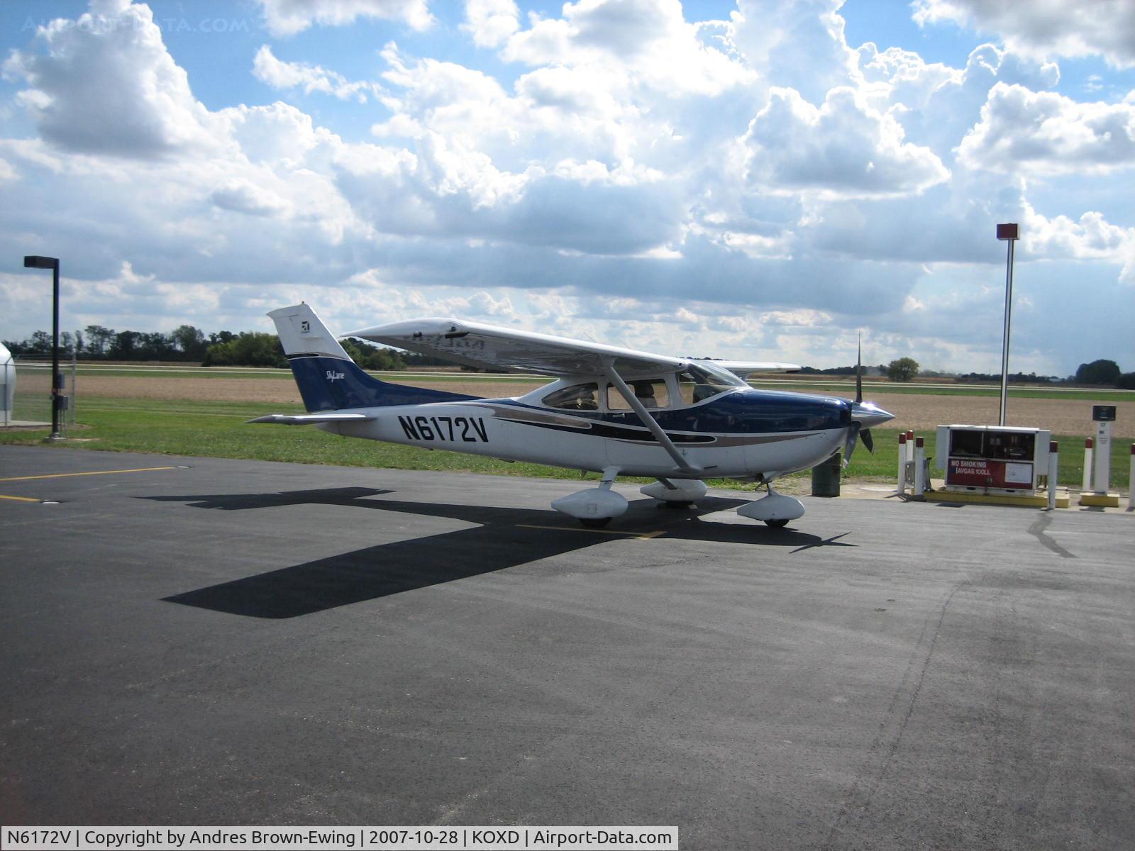 N6172V, 2004 Cessna 182T Skylane C/N 18281385, just after re-fueling