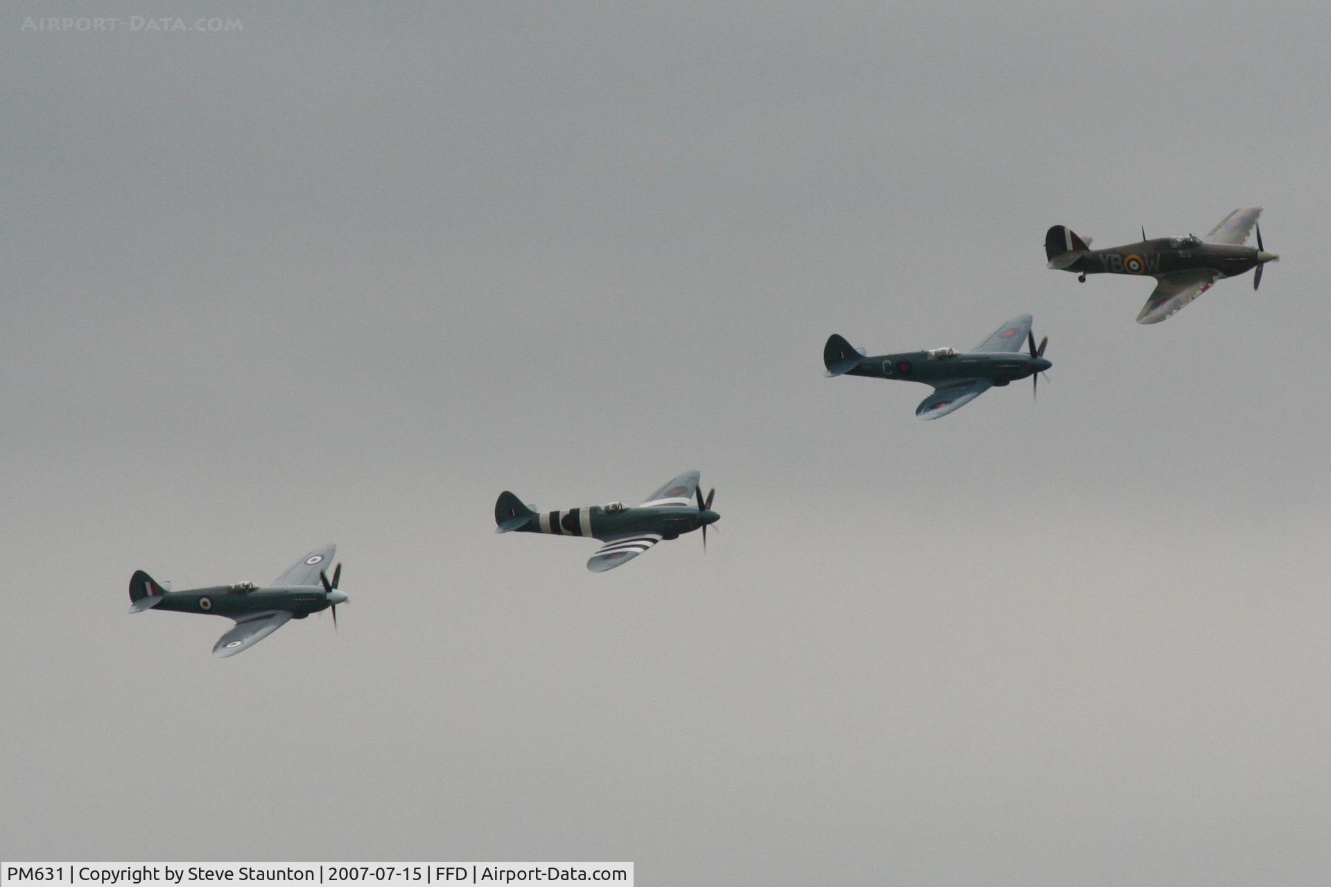PM631, 1945 Supermarine 389 Spitfire PR.XIX C/N 6S/683528, Royal International Air Tattoo 2007 (with PS915, G-RRGN & LF363)