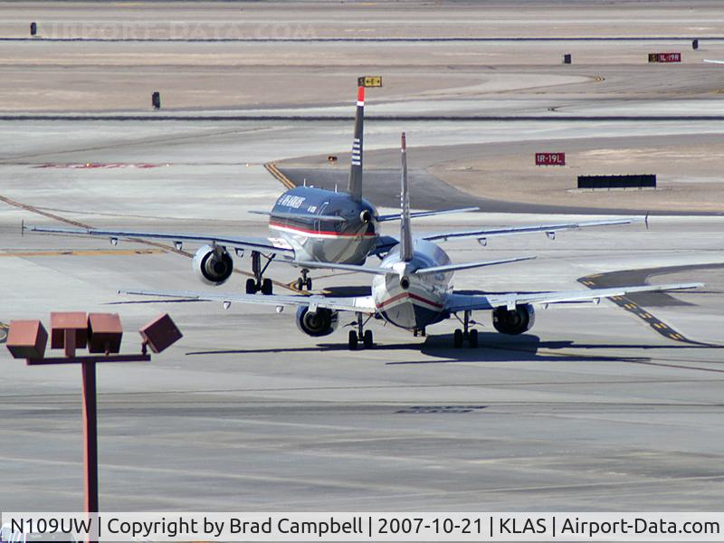 N109UW, 1999 Airbus A320-214 C/N 1065, US Airways / 1999 Airbus Industrie A320-214 / N122US out front.