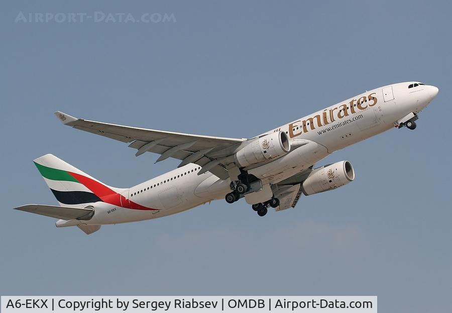 A6-EKX, 2000 Airbus A330-243 C/N 326, Airbus A330-243