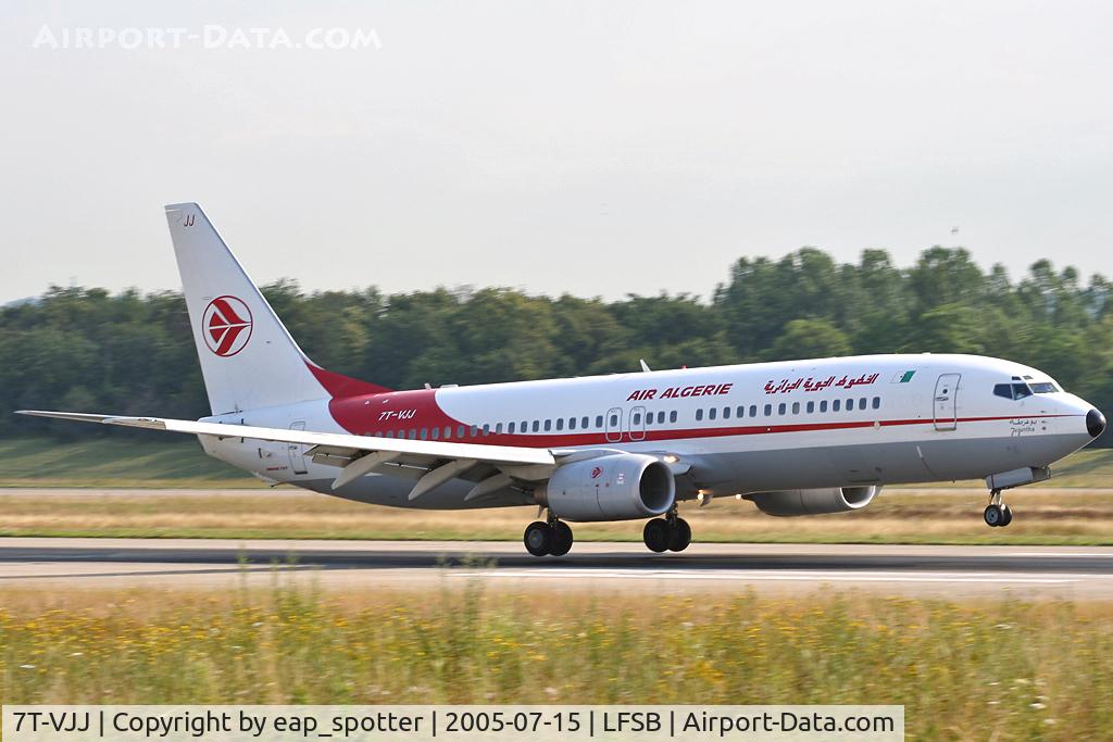 7T-VJJ, 2000 Boeing 737-8D6 C/N 30202, landing on rwy 16