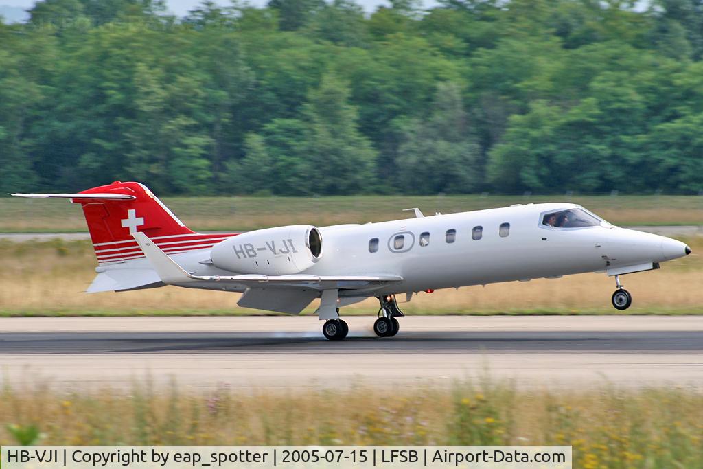 HB-VJI, Learjet 31A C/N 31-011, landing on rwy 16