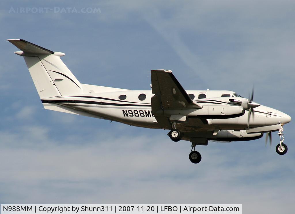 N988MM, 1993 Beech B200 Super King Air King Air C/N BB-1462, Landing rwy 14R