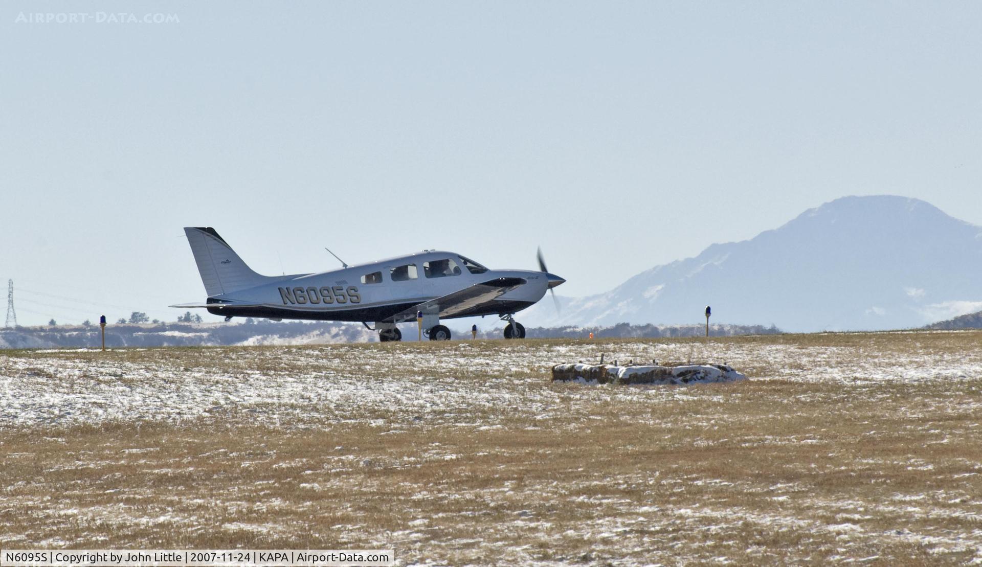 N6095S, 2007 Piper PA-28-181 Archer II C/N 2843662, At Hold Line 17L