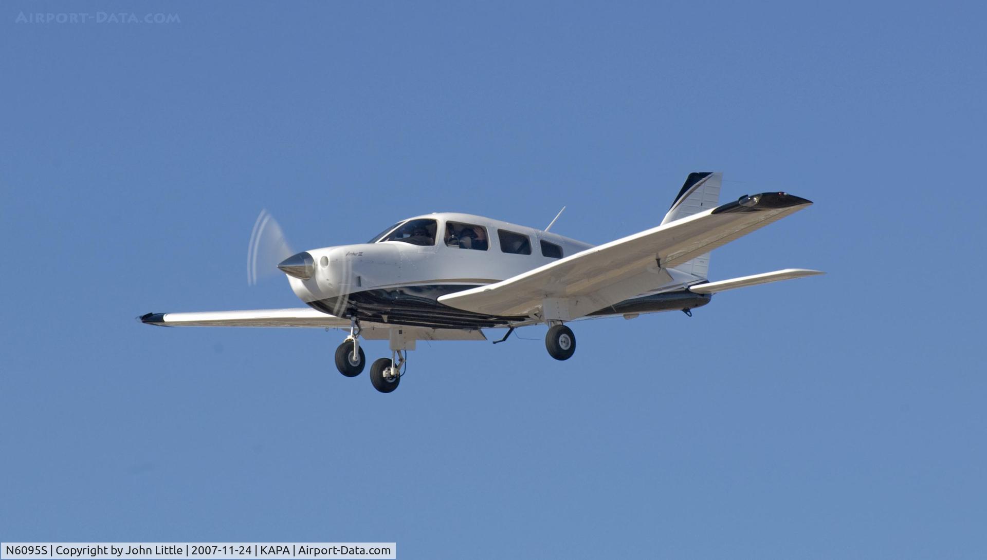N6095S, 2007 Piper PA-28-181 Archer II C/N 2843662, Approach to 17L