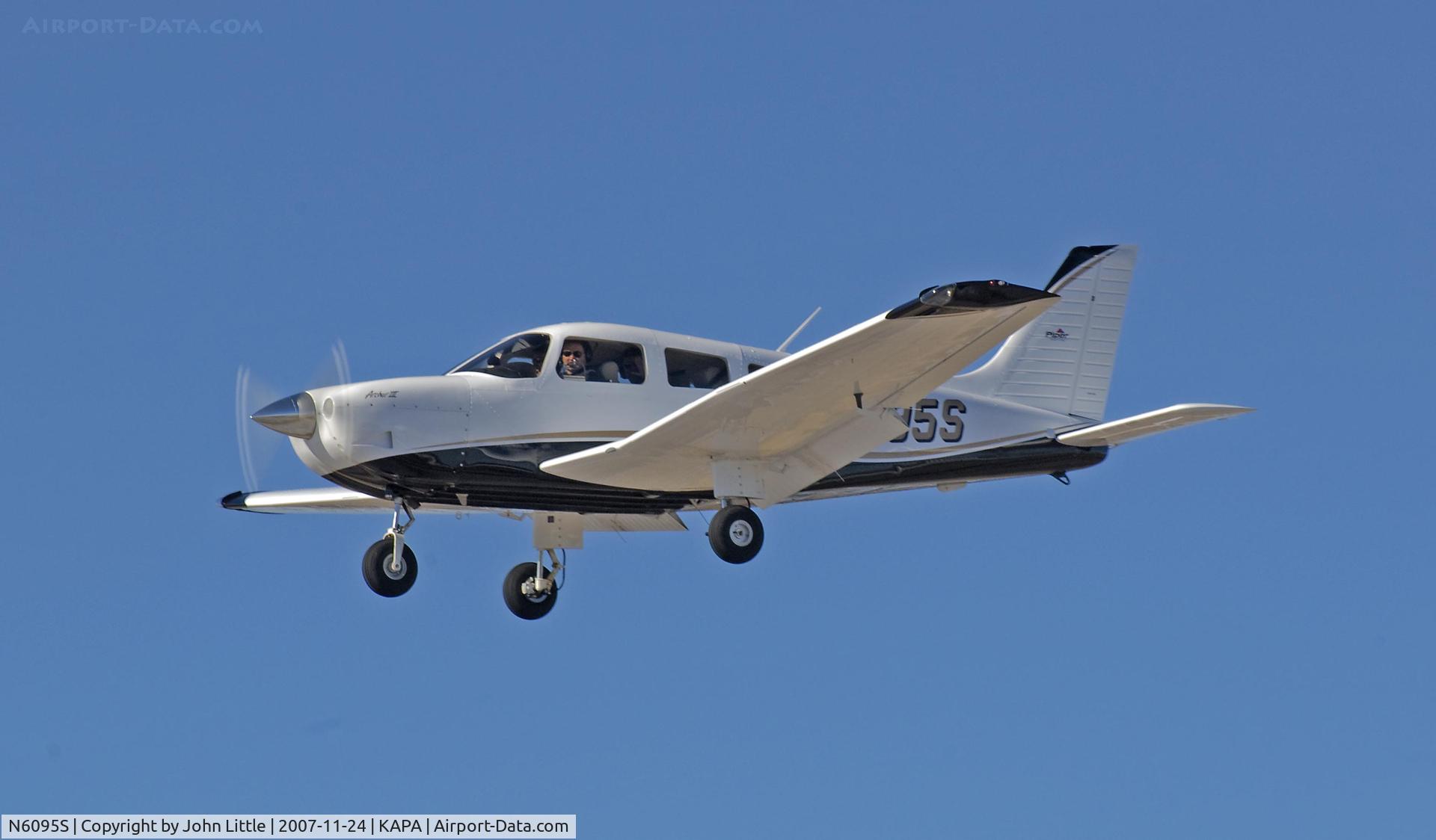 N6095S, 2007 Piper PA-28-181 Archer II C/N 2843662, Approach to 17L
