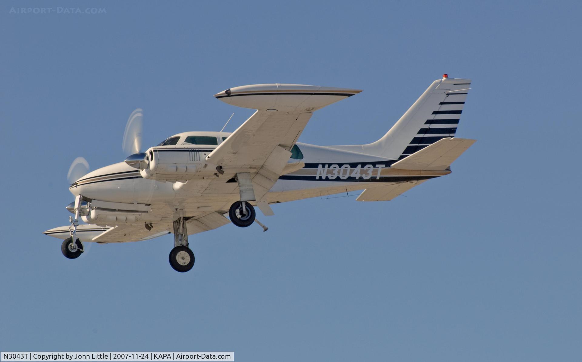N3043T, 1964 Cessna 320C Skyknight C/N 320C0043, Approach to 17L
