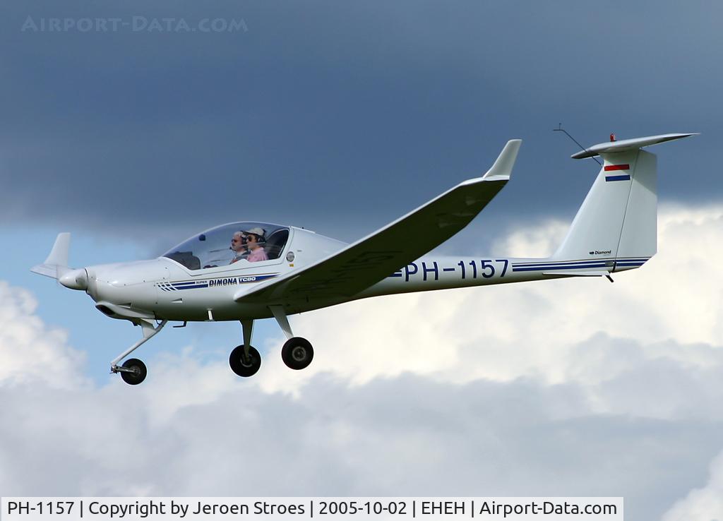 PH-1157, Diamond HK-36TC Super Dimona C/N 36647, Arriving at the gliders part of the airport
