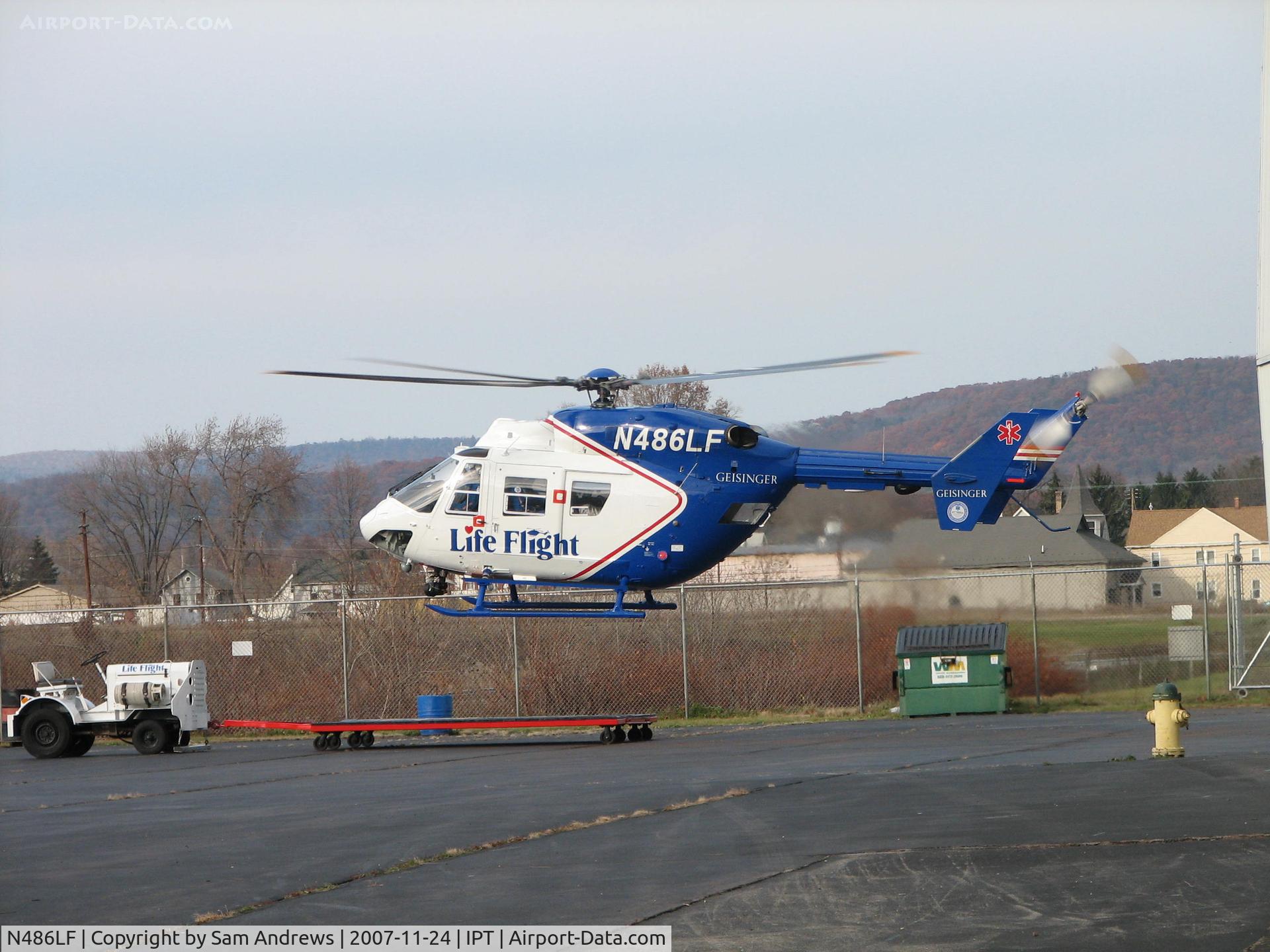 N486LF, 1995 Eurocopter-Kawasaki Bk-117C-1 C/N 7513, About to land on the pad