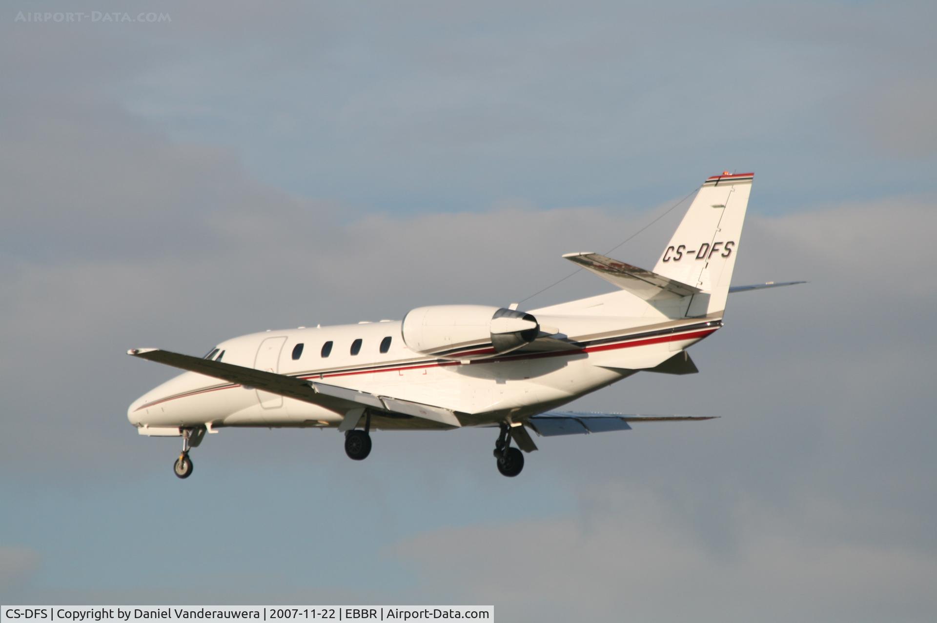 CS-DFS, 2004 Cessna 560XL Citation Excel C/N 560-5372, Descending to rwy 25L