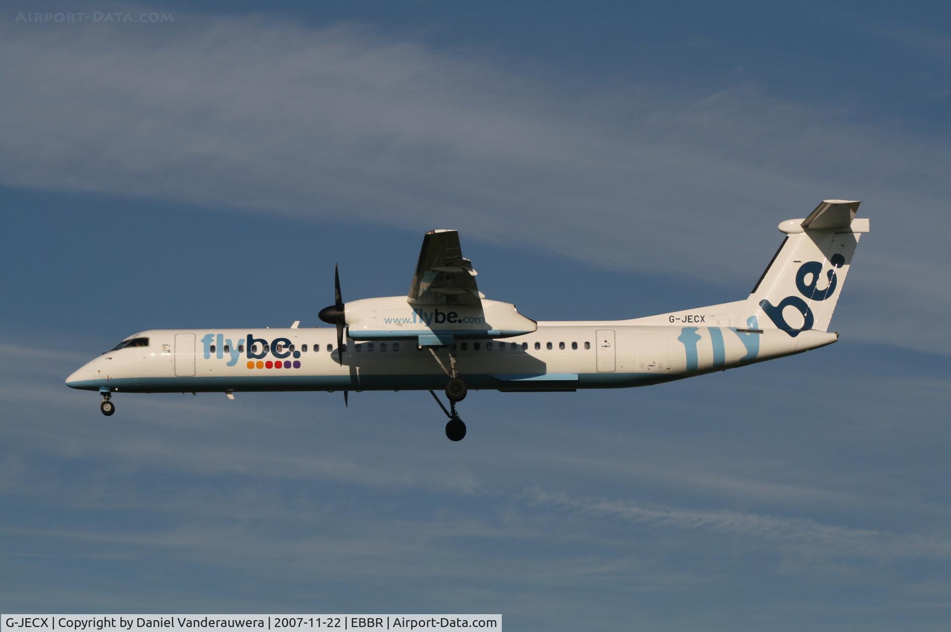G-JECX, 2007 De Havilland Canada DHC-8-402Q Dash 8 C/N 4155, flight BE7181 is descending to rwy 25L