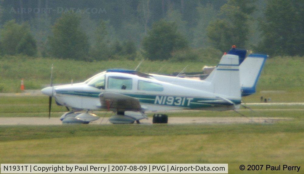N1931T, 1975 Grumman American AA-5 Traveler C/N AA50744, Catching a visiting cat
