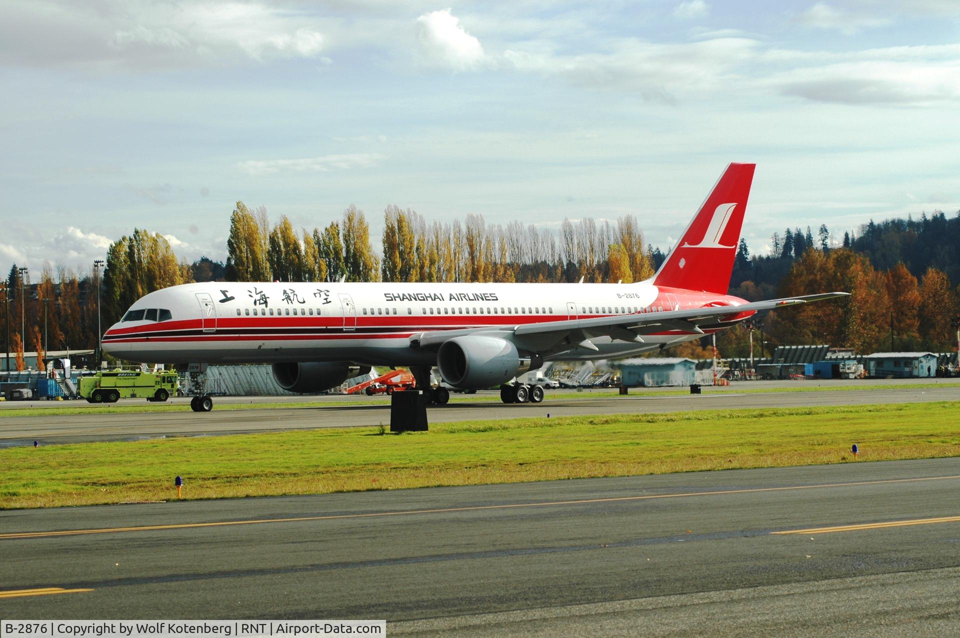 B-2876, 2004 Boeing 757-26D C/N 33967, preparing for first flight at Renton Field, renton, Washington,USA