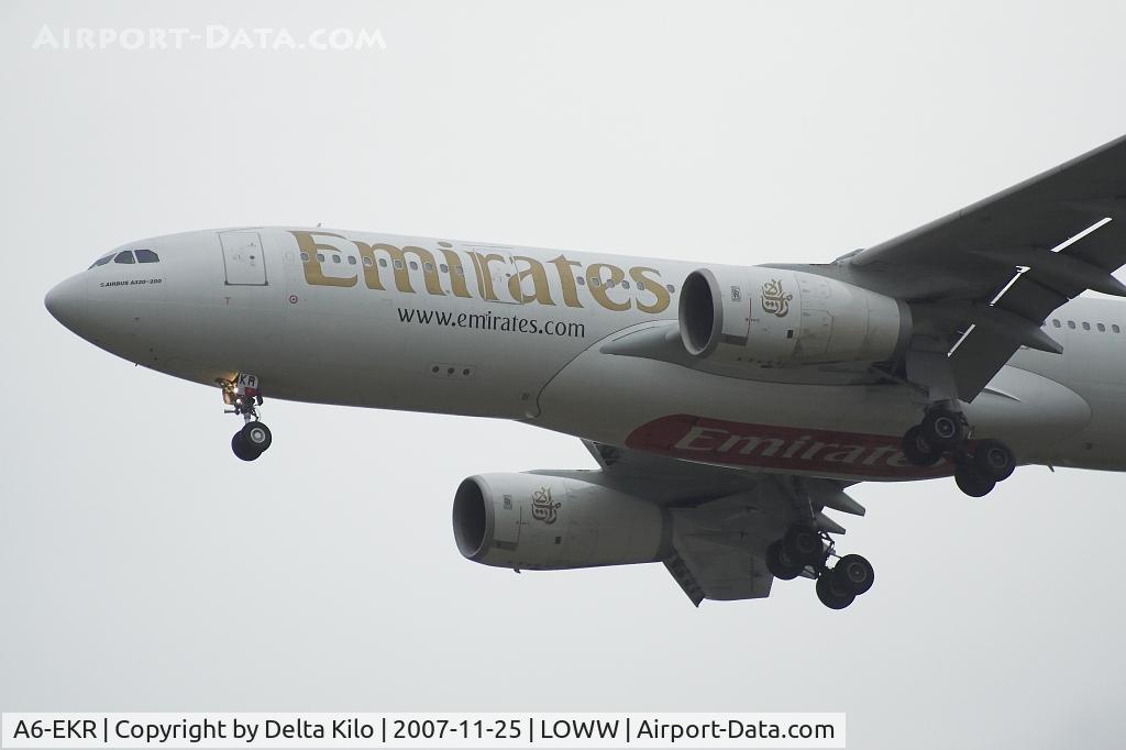 A6-EKR, 1999 Airbus A330-243 C/N 251, Emirates  A330  glose up