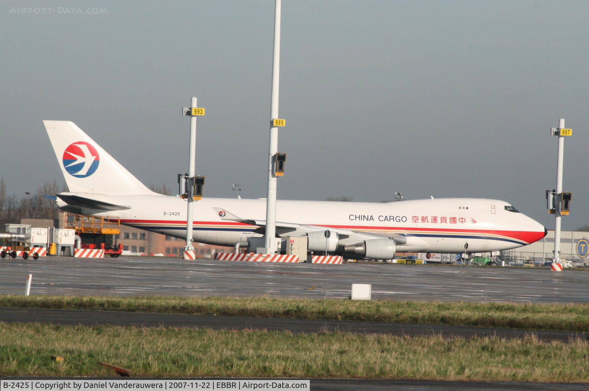B-2425, 2006 Boeing 747-40BF/ER/SCD C/N 35207/1377, manoeuvring to go to rwy 25R