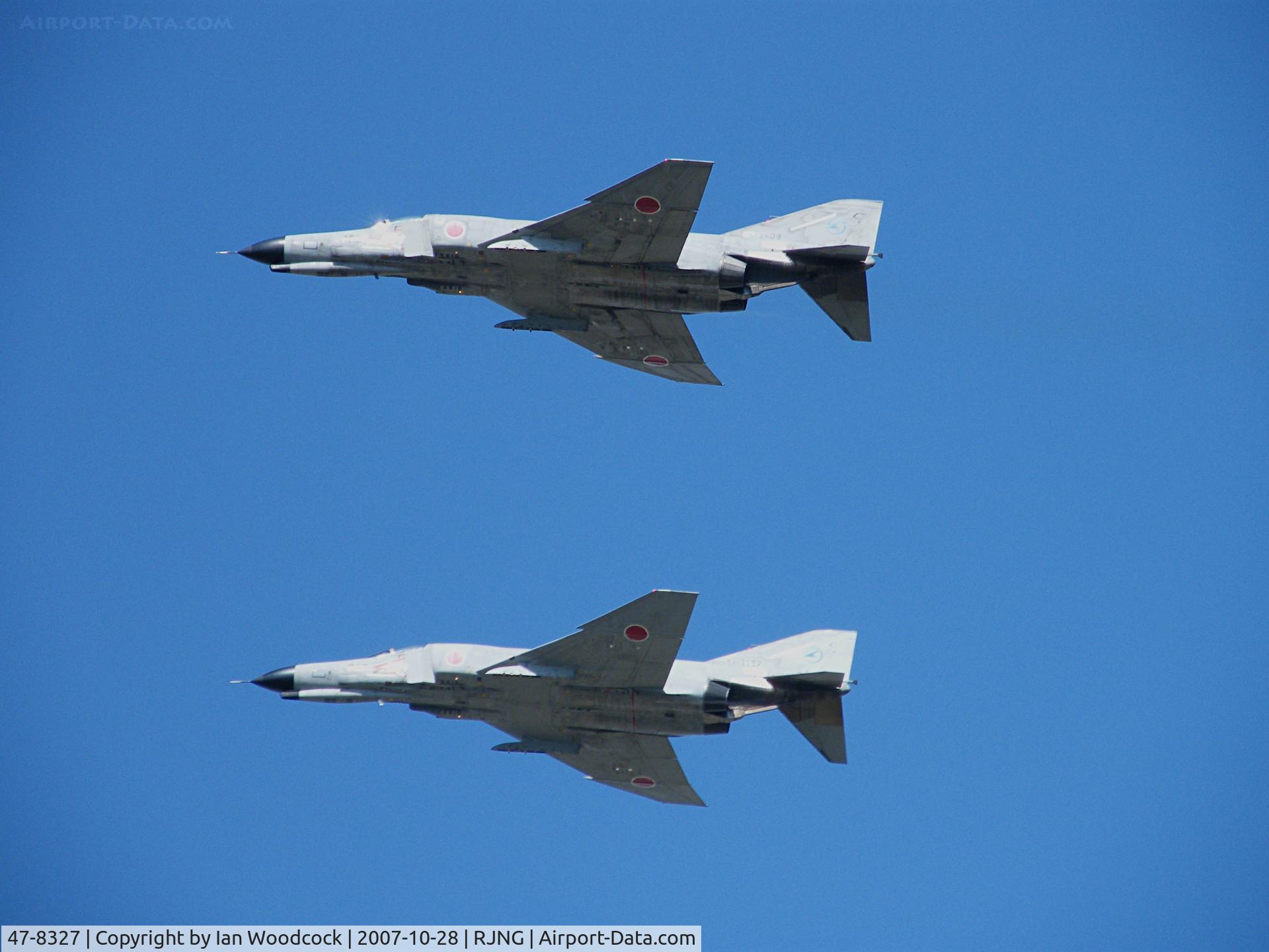 47-8327, Mitsubishi RF-4EJ Kai Phantom II C/N M027, McDonnell-Douglas F-4EJ/Gifu AB,Show (alongside 87-8409)