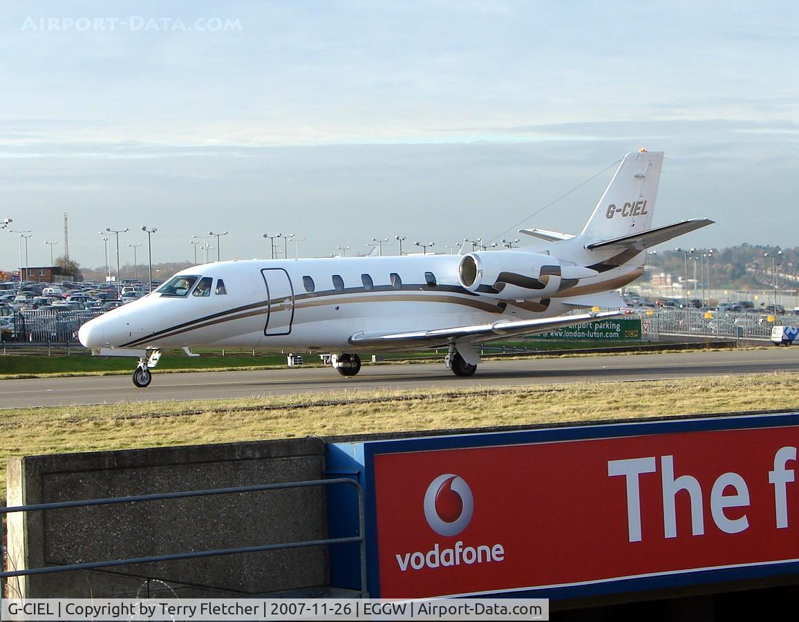 G-CIEL, 2002 Cessna 560XL Citation Excel C/N 560-5247, Cessna Excel taxies out at Luton
