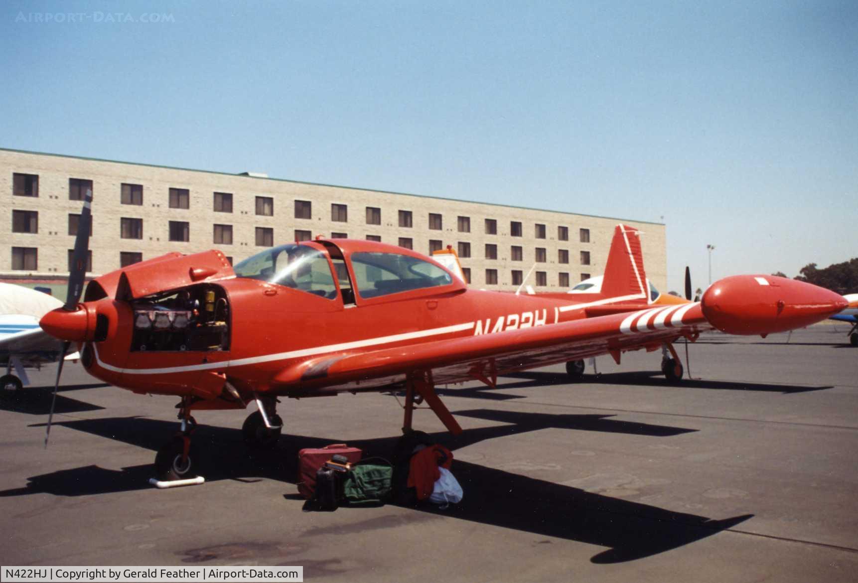 N422HJ, 1951 Ryan Navion B C/N NAV-4-2289B, Pre-flighting