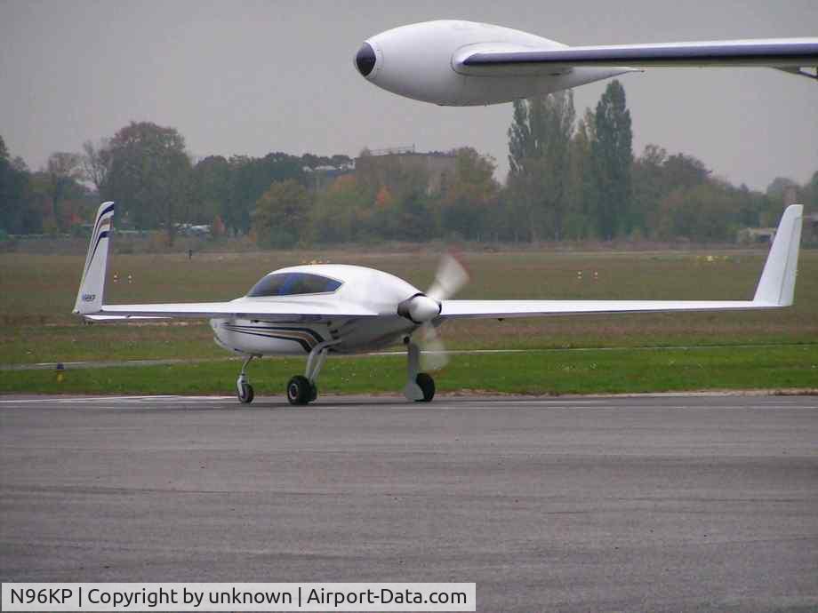 N96KP, 1996 Velocity Velocity  RG 173 C/N DMO325, before take off in Poland