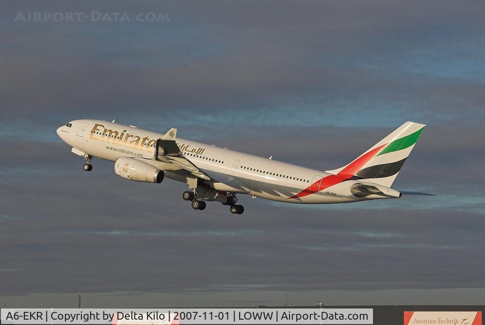 A6-EKR, 1999 Airbus A330-243 C/N 251, Emirates A330-243