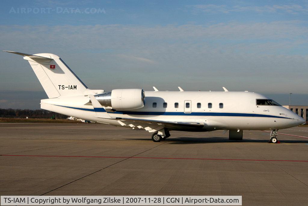 TS-IAM, 1999 Bombardier Challenger 604 (CL-600-2B16) C/N 5412, visitor
