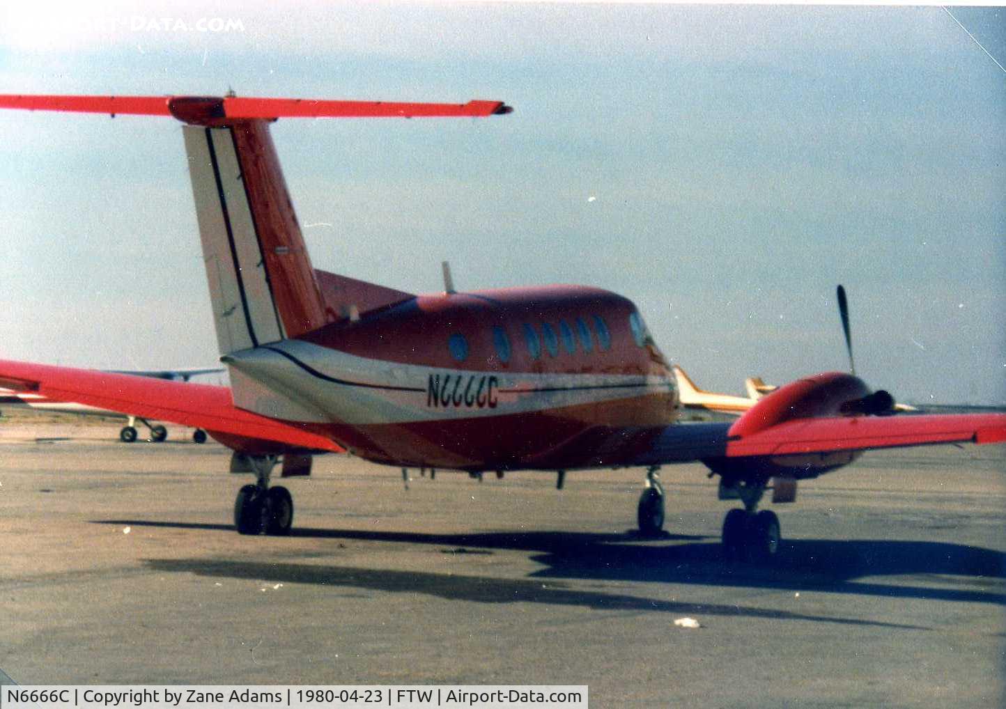 N6666C, 1978 Beech 200 Super King Air C/N BB-351, Registerd as N6666C (Burnet 6666 Ranch Paint)