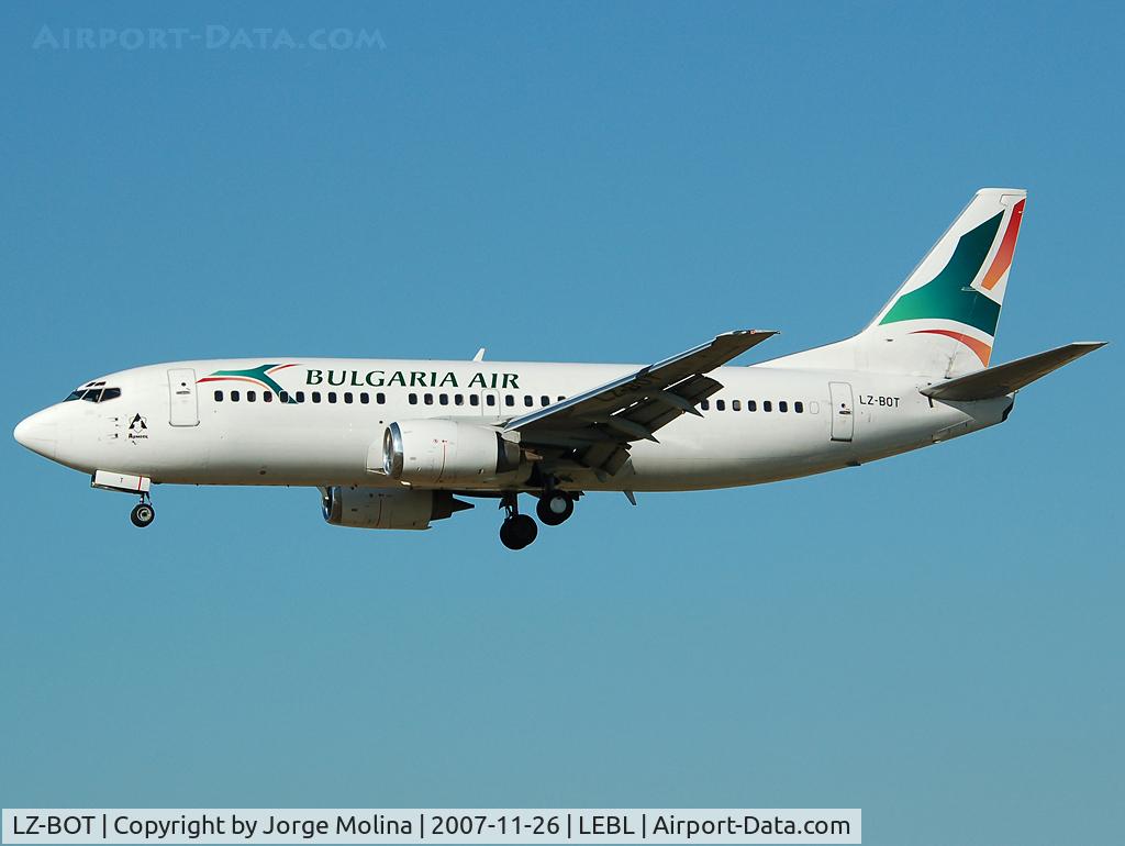 LZ-BOT, 1990 Boeing 737-322 C/N 24665, On final to RWY 25R.