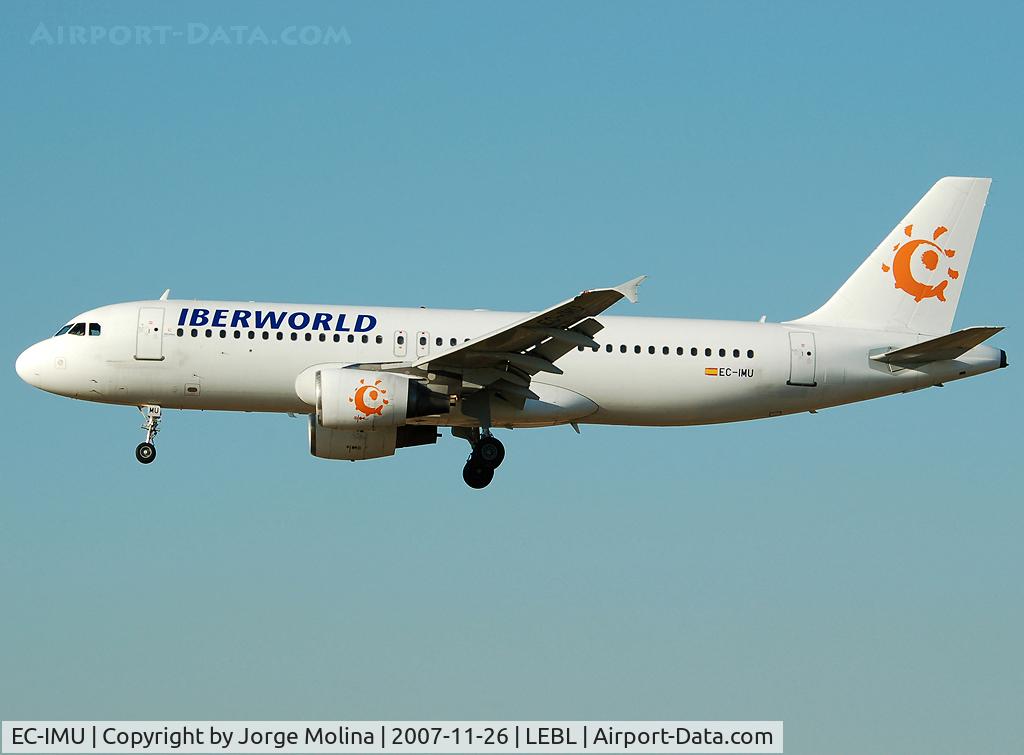 EC-IMU, 1999 Airbus A320-214 C/N 1130, On short final to RWY 25R.