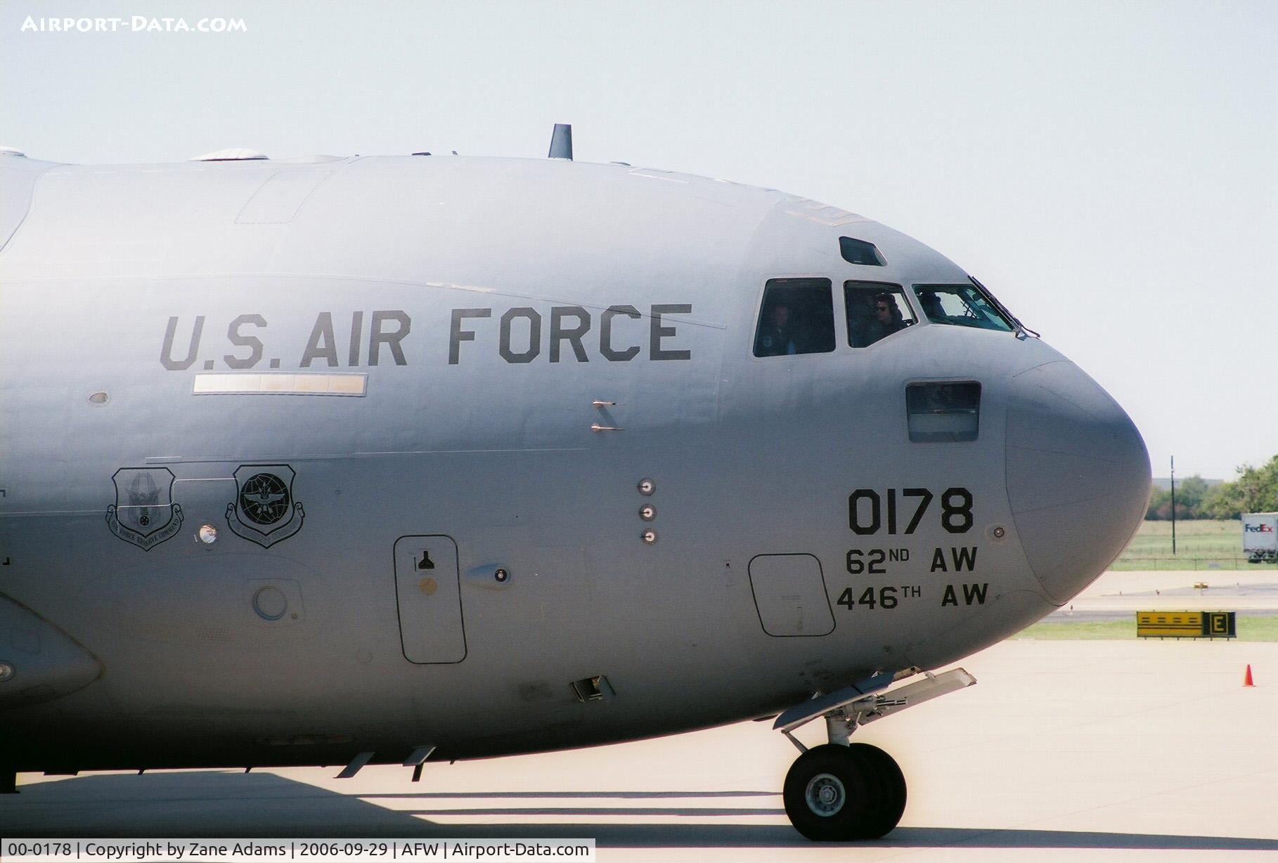 00-0178, 2000 Boeing C-17A Globemaster III C/N 50086/F085/P78, Arrival of the Thunderbirds ground crew at Alliance Airshow 2006