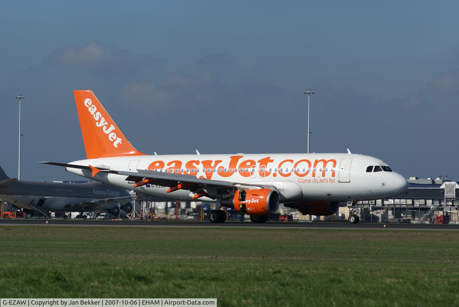 G-EZAW, 2006 Airbus A319-111 C/N 2812, Schiphol just after landing