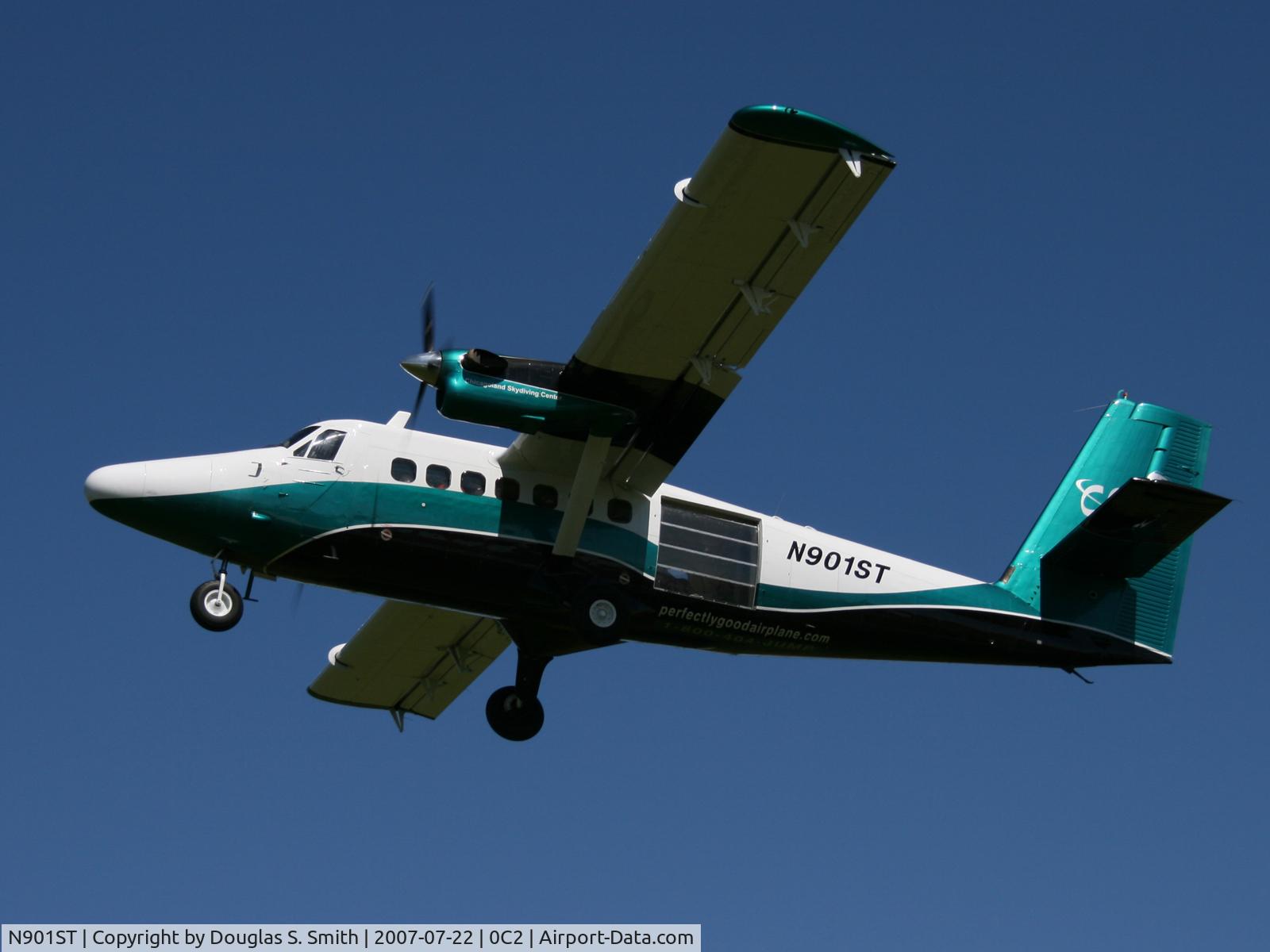 N901ST, 1969 De Havilland Canada DHC-6-200 Twin Otter C/N 208, Sierra Tango departing Hinckley Airfield with a load of jumpers