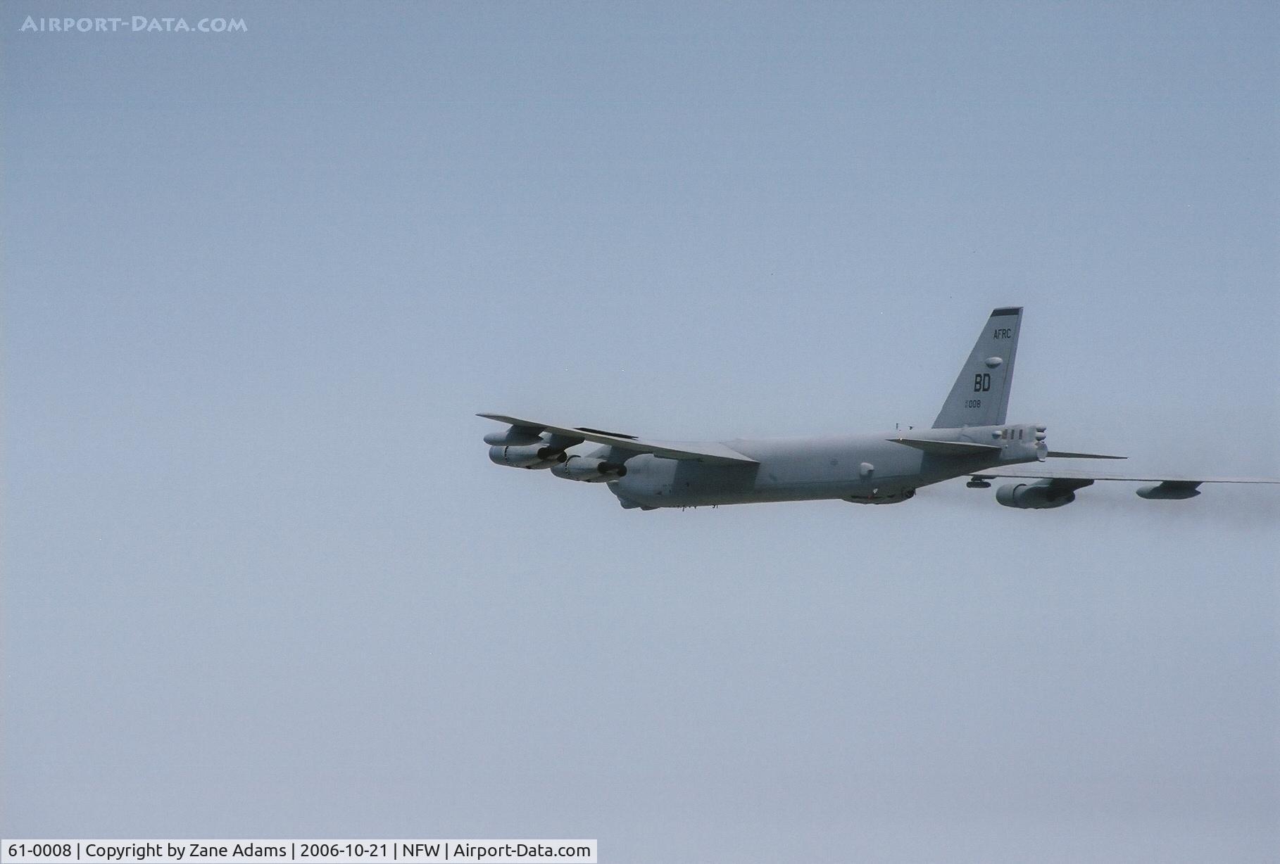 61-0008, 1961 Boeing B-52H Stratofortress C/N 464435, Shooting aproaches at NASJRB Ft. Worth - Carswell