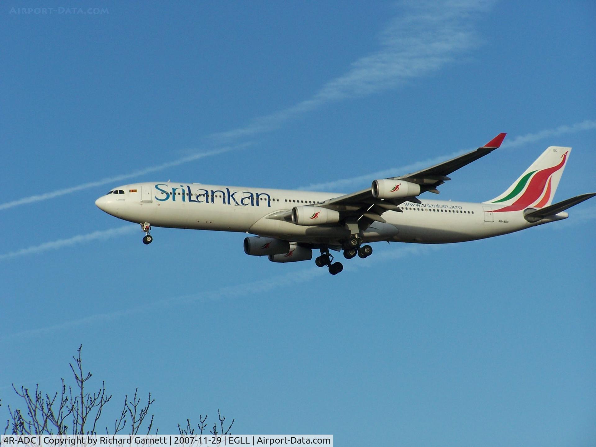 4R-ADC, Airbus A340-311 C/N 034, Landing 27R