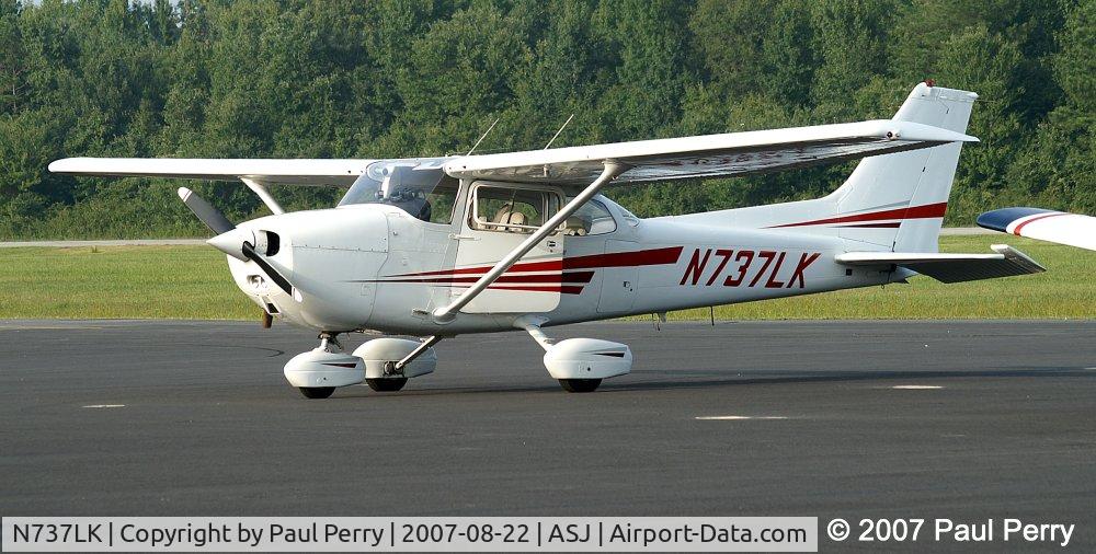 N737LK, 1977 Cessna 172N C/N 17269499, Nice looking visitor, in on business I suppose