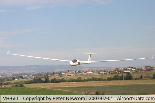 VH-GEL, 1972 Schempp-Hirth NIMBUS 2 C/N 23, GEL in full speed