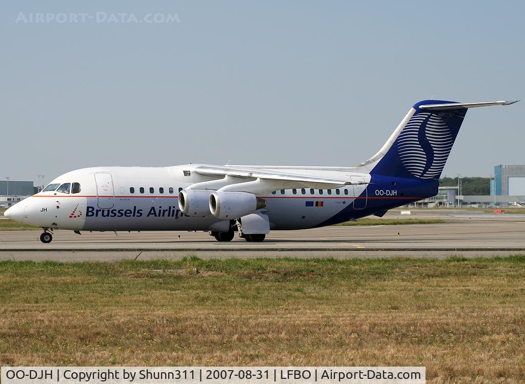 OO-DJH, 1990 British Aerospace BAe.146-200 C/N E2172, Taxiing to the terminal