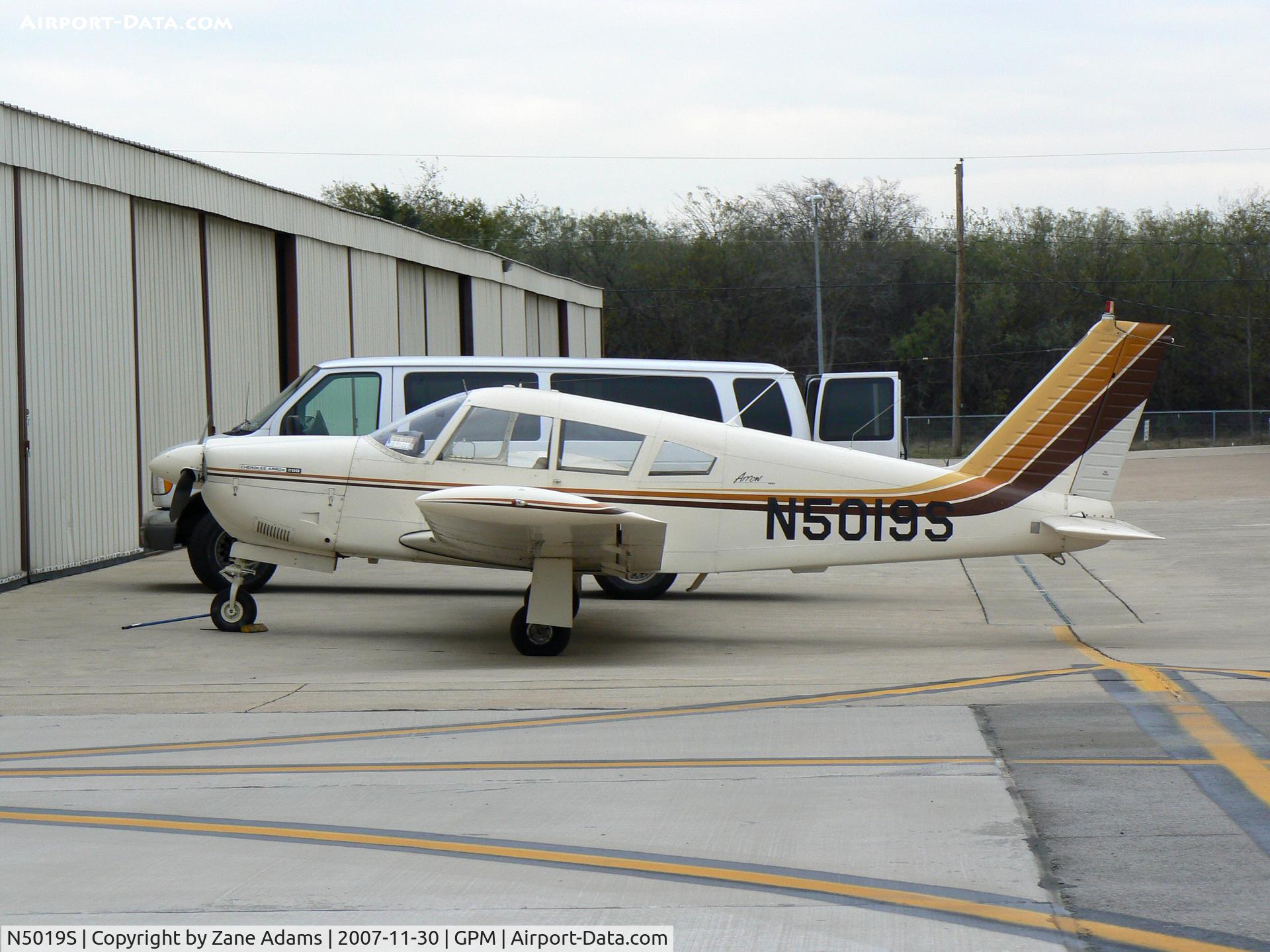 N5019S, 1970 Piper PA-28R-200 C/N 28R-35751, At Grand Prairie Municipal